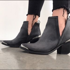 Jeffrey Campbell Cromwell Booties | Size 10